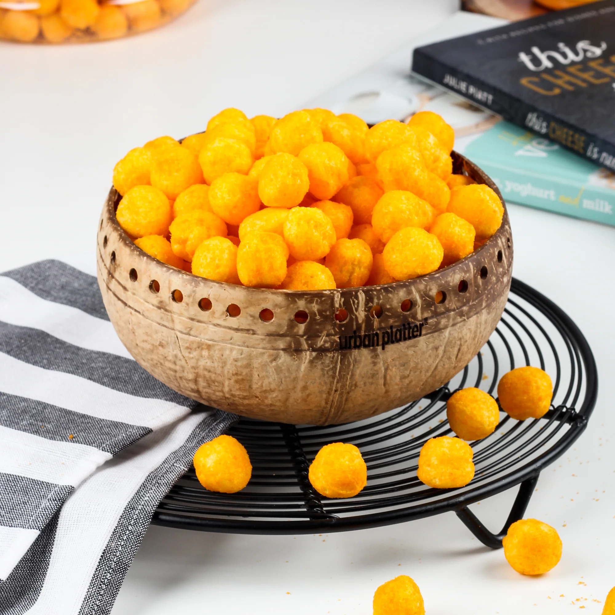 Cheese Balls, 300g (Cheddar Flavour, Plant-based Snack, Party Pack) - Image 4