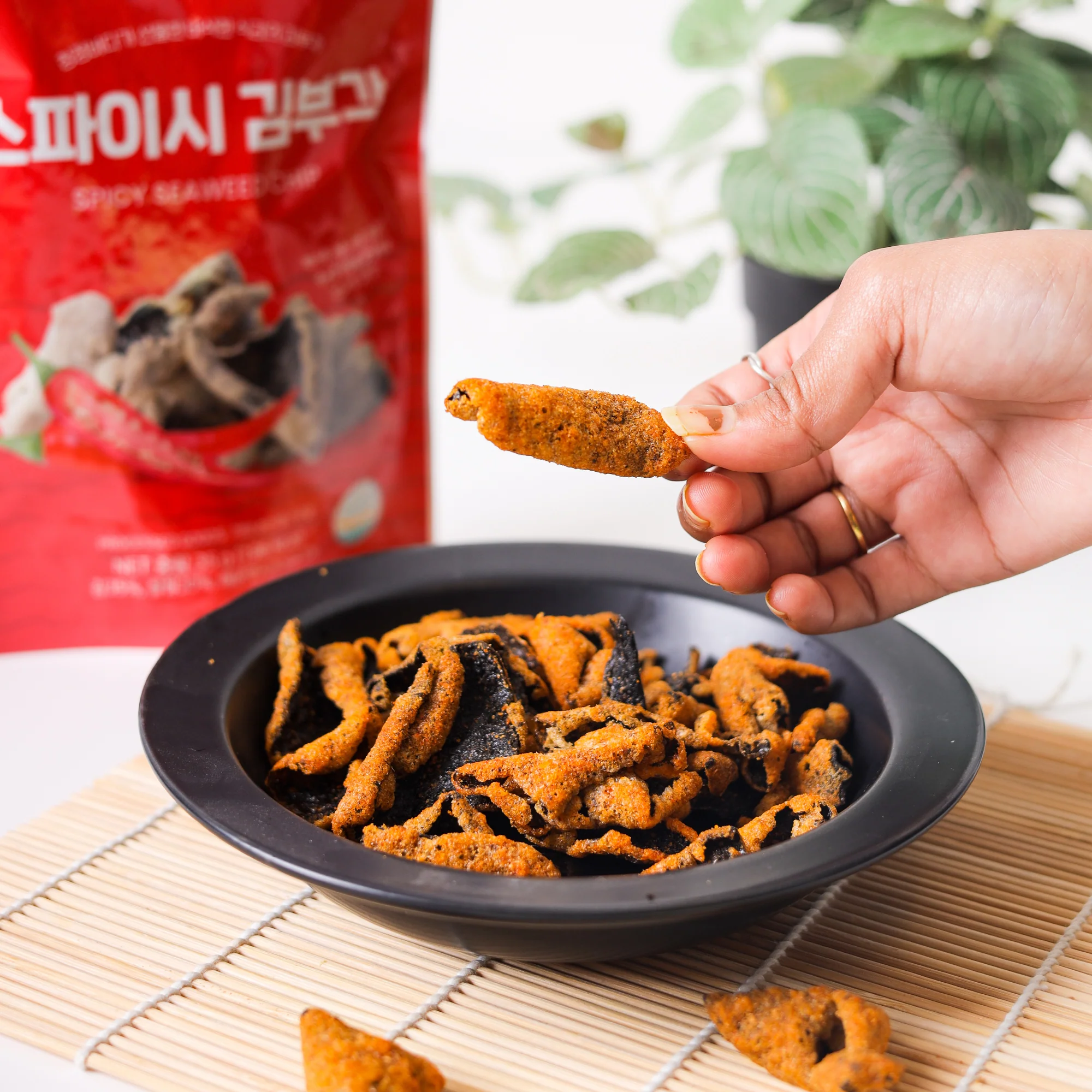 Spicy Seaweed Nori Chips Crispy Snack, 35g [Product of Korea] - Image 3